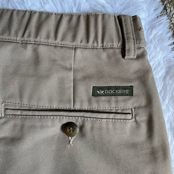 Dockers Khaki Shorts Mens Size 34 - Picture 6 of 8